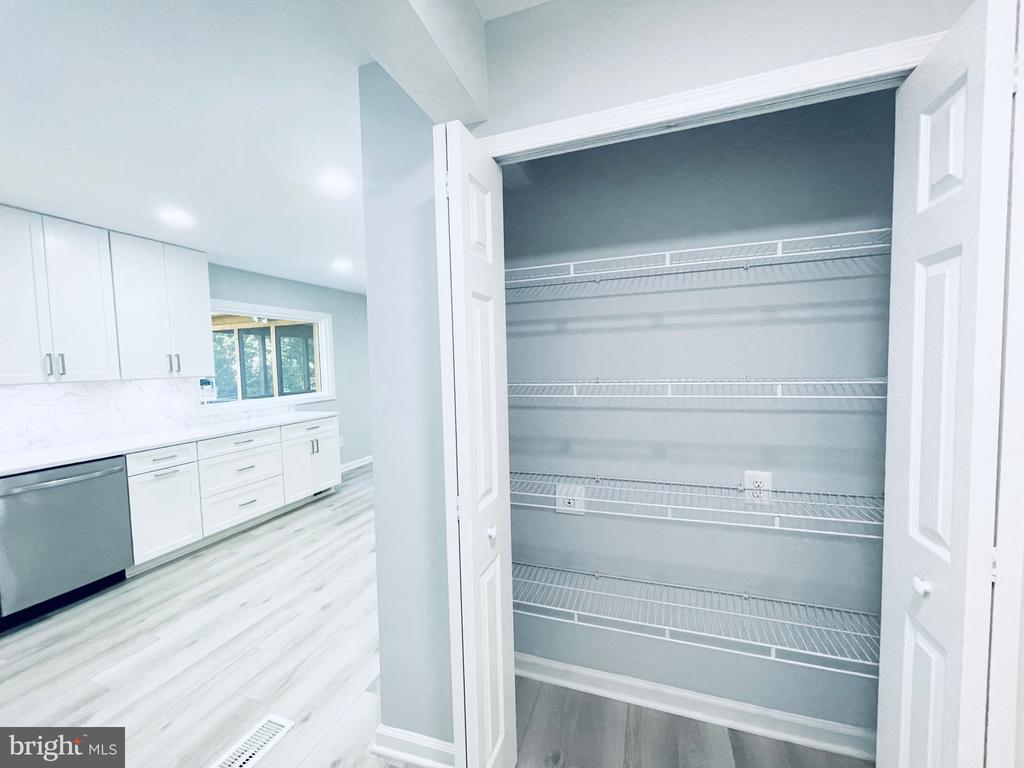 1129 EDWARD DRIVE