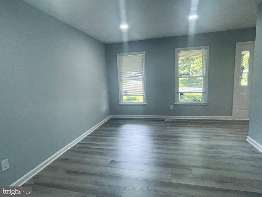 1129 EDWARD DRIVE