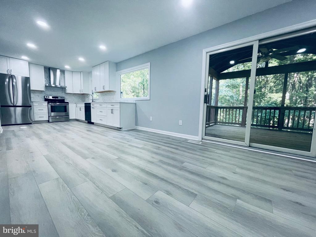 1129 EDWARD DRIVE