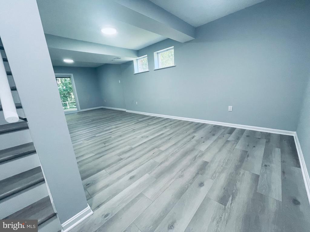 1129 EDWARD DRIVE