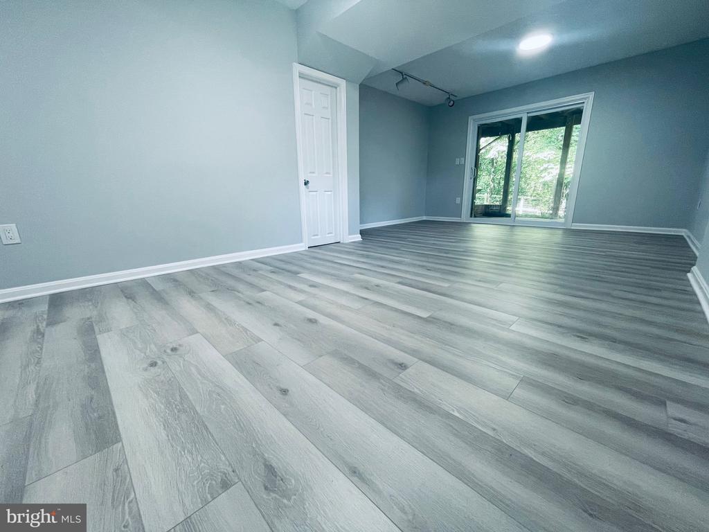 1129 EDWARD DRIVE