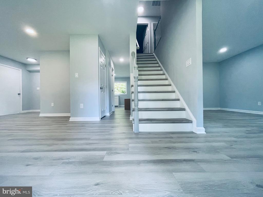 1129 EDWARD DRIVE