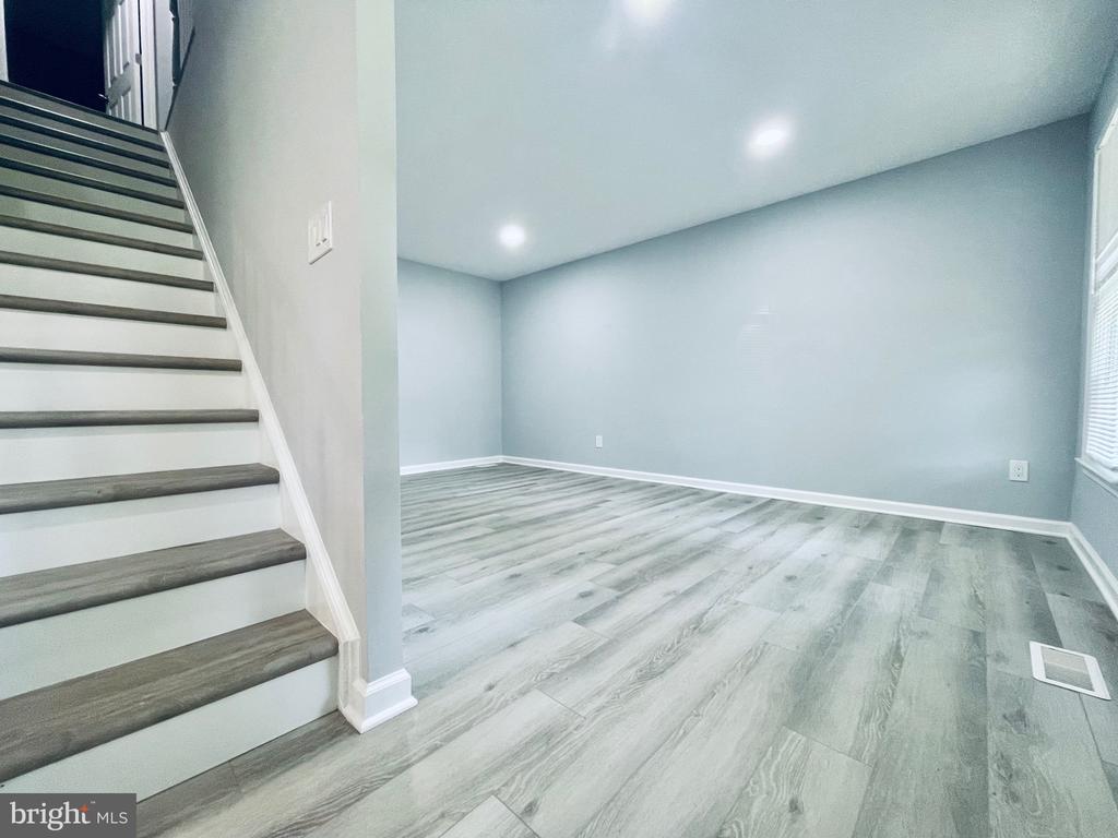 1129 EDWARD DRIVE