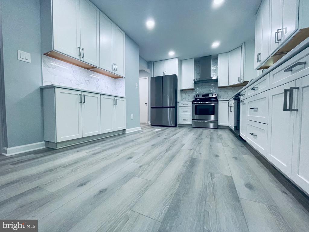 1129 EDWARD DRIVE