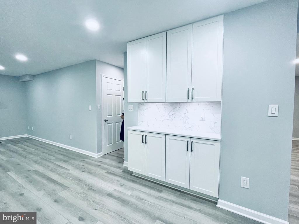 1129 EDWARD DRIVE