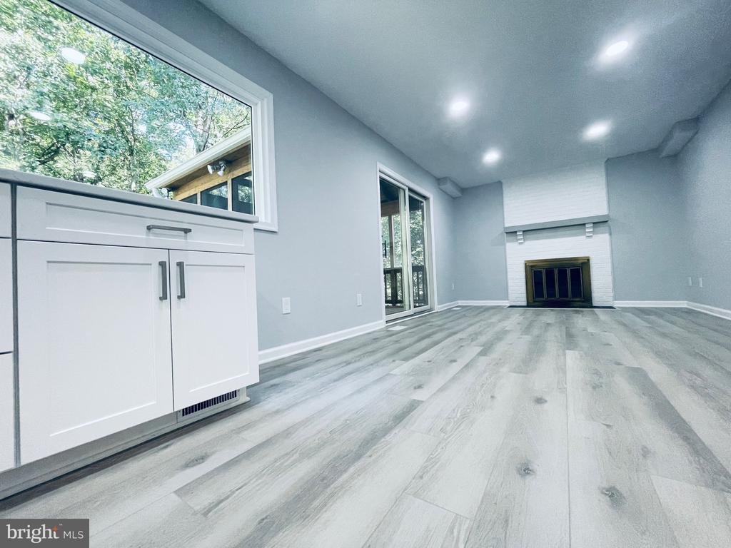 1129 EDWARD DRIVE