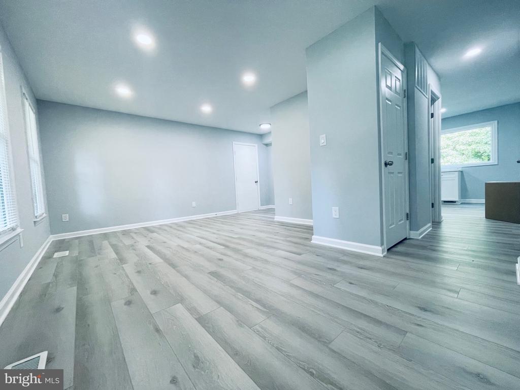 1129 EDWARD DRIVE