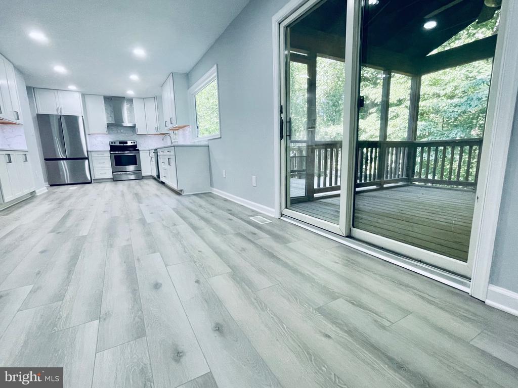 1129 EDWARD DRIVE