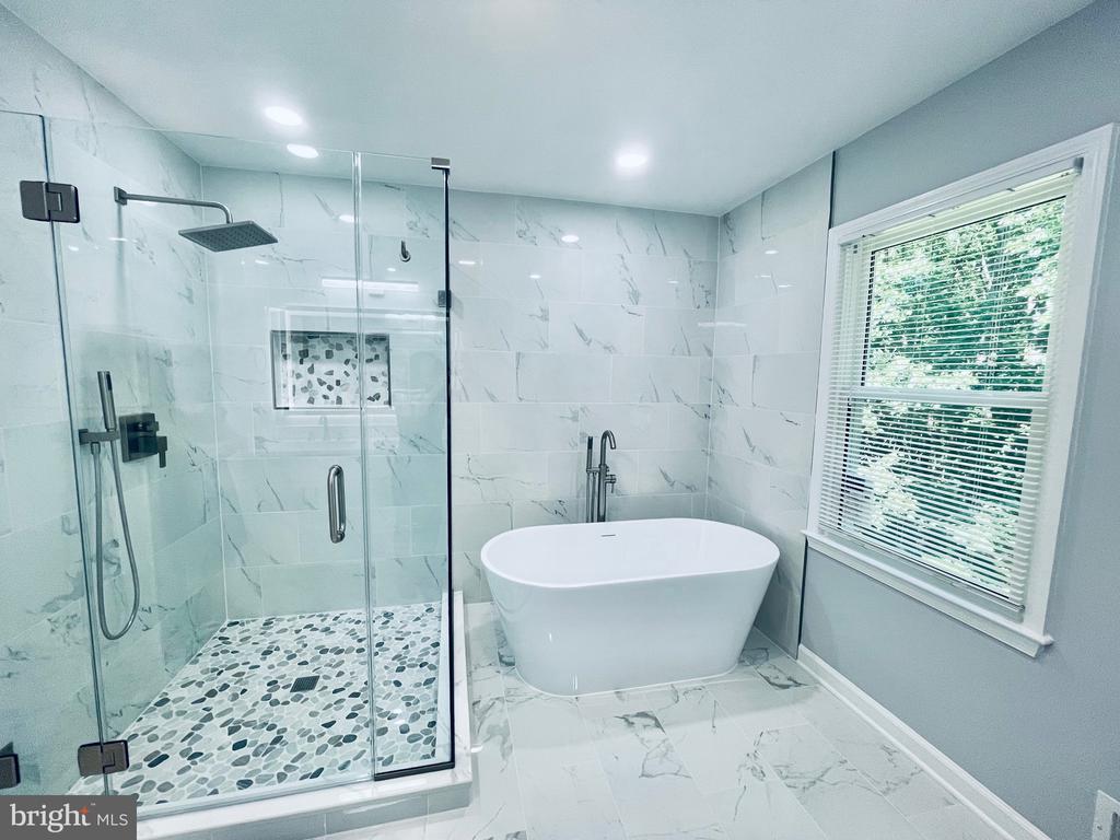 1129 EDWARD DRIVE