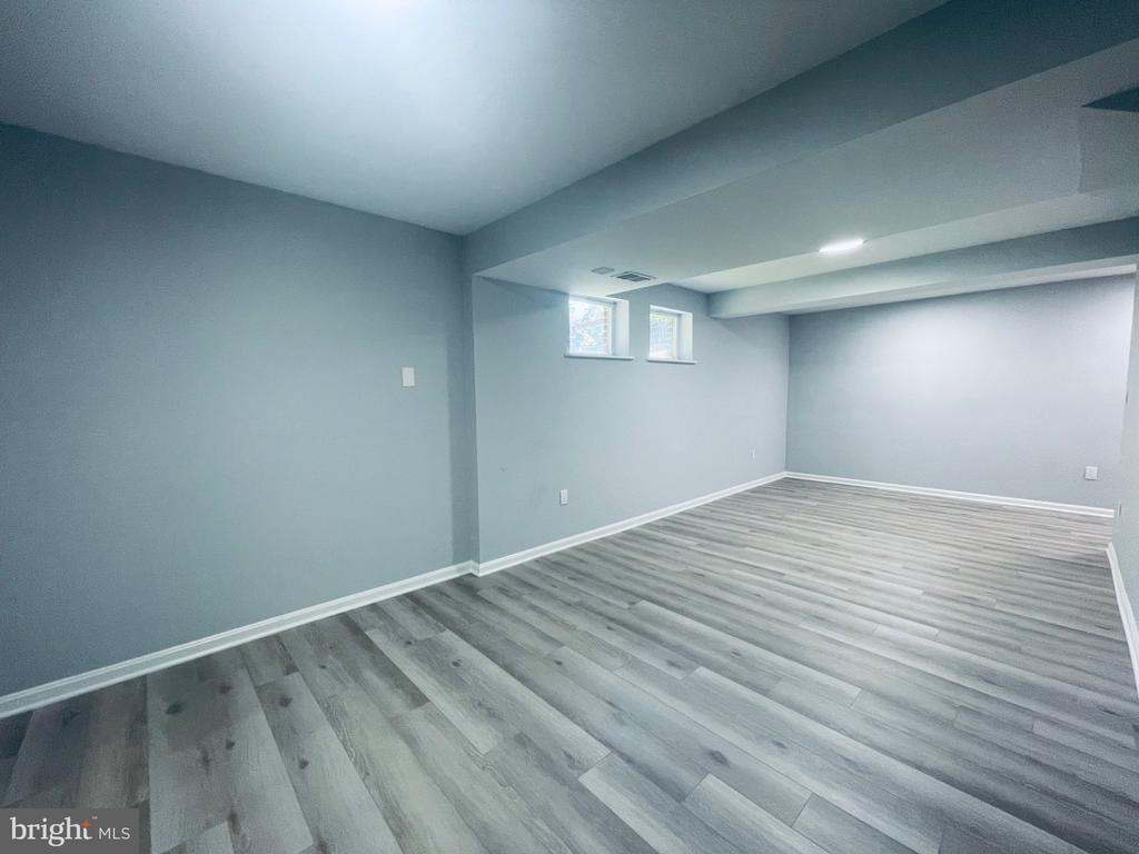1129 EDWARD DRIVE