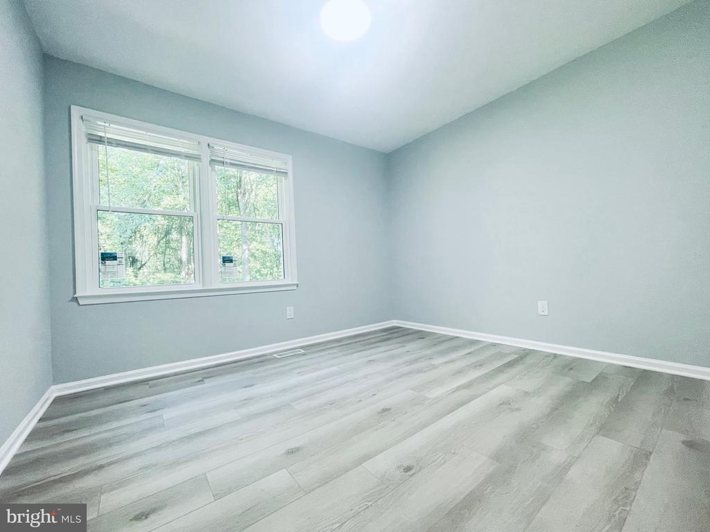 1129 EDWARD DRIVE