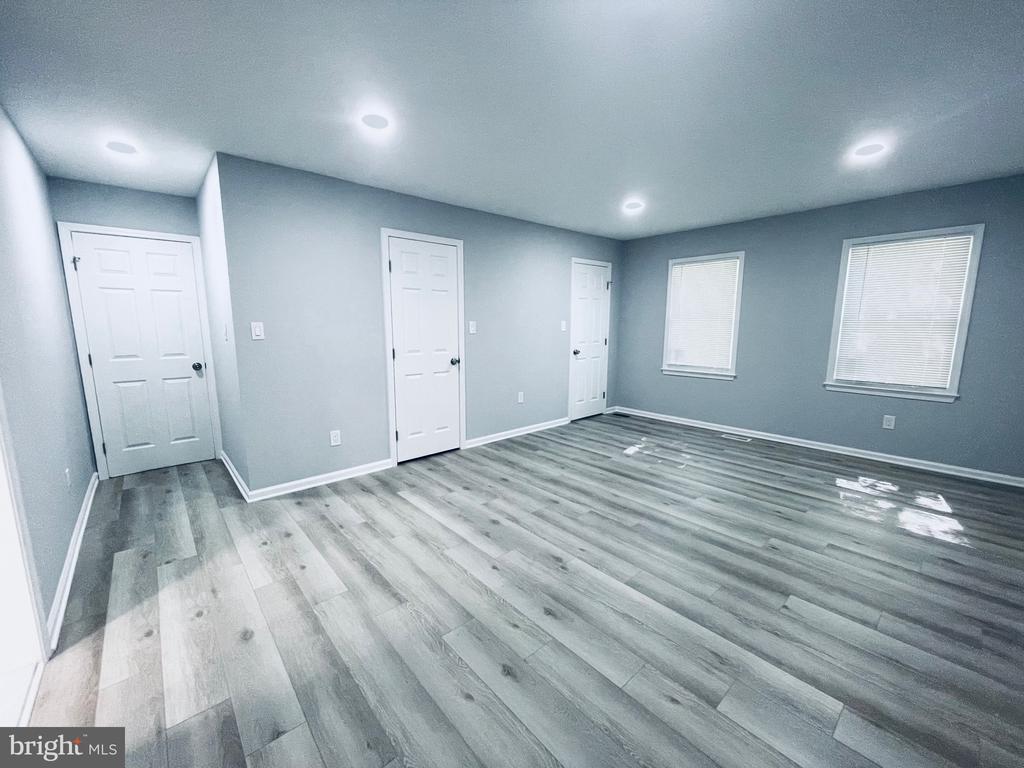 1129 EDWARD DRIVE