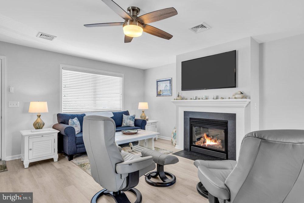 441 E BAY 9