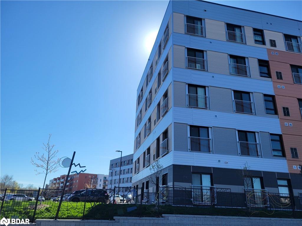 221-75 Barrie Road Unit: 221