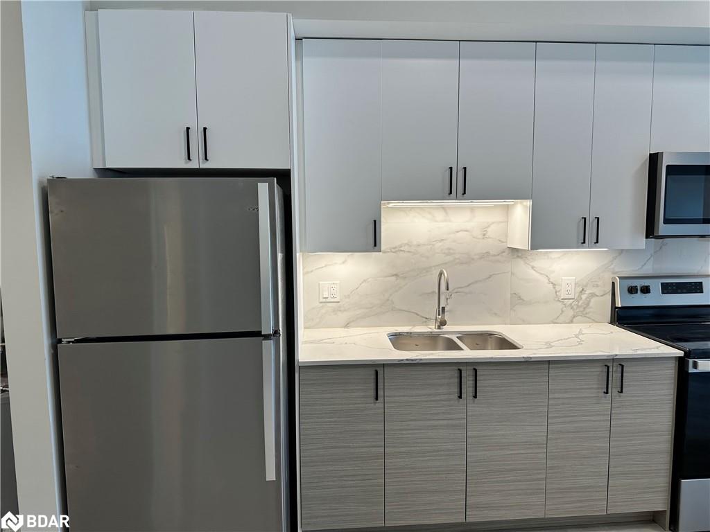 412-75 Barrie Road Unit: 412