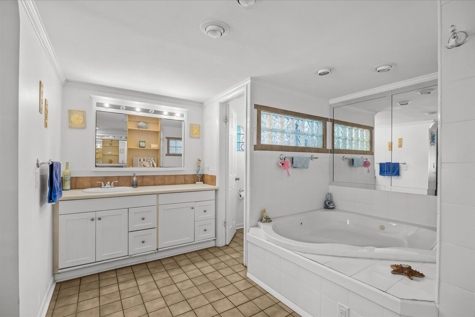 6008 Palmetto Drive