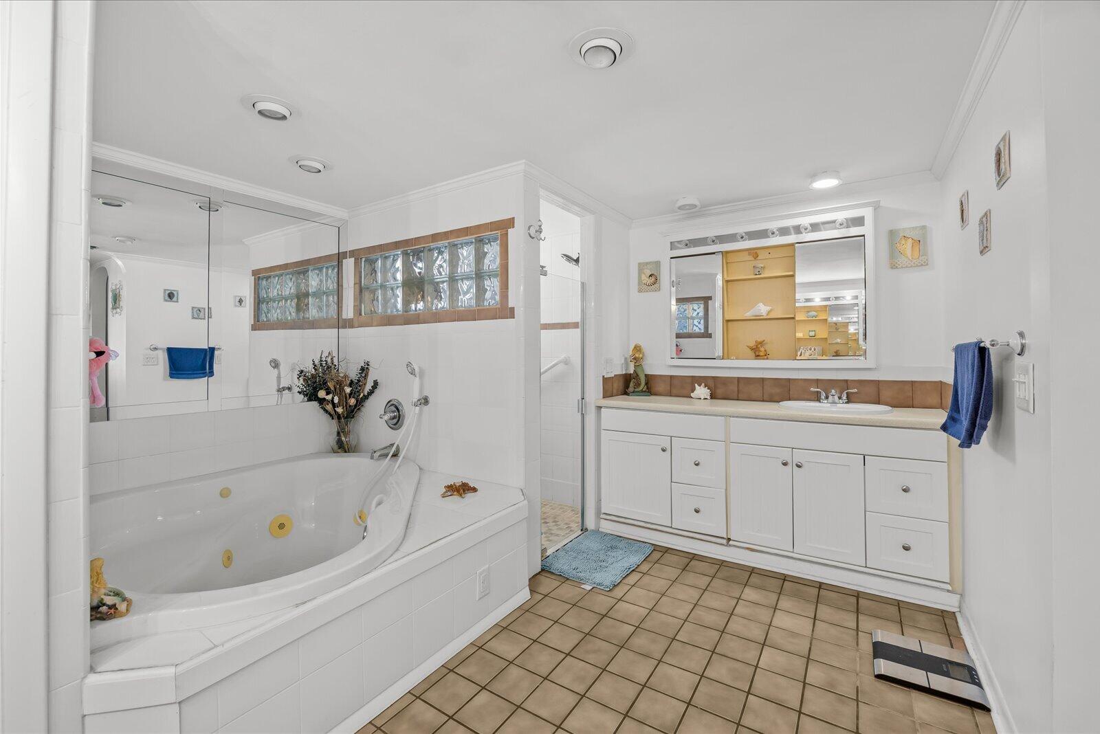 6008 Palmetto Drive
