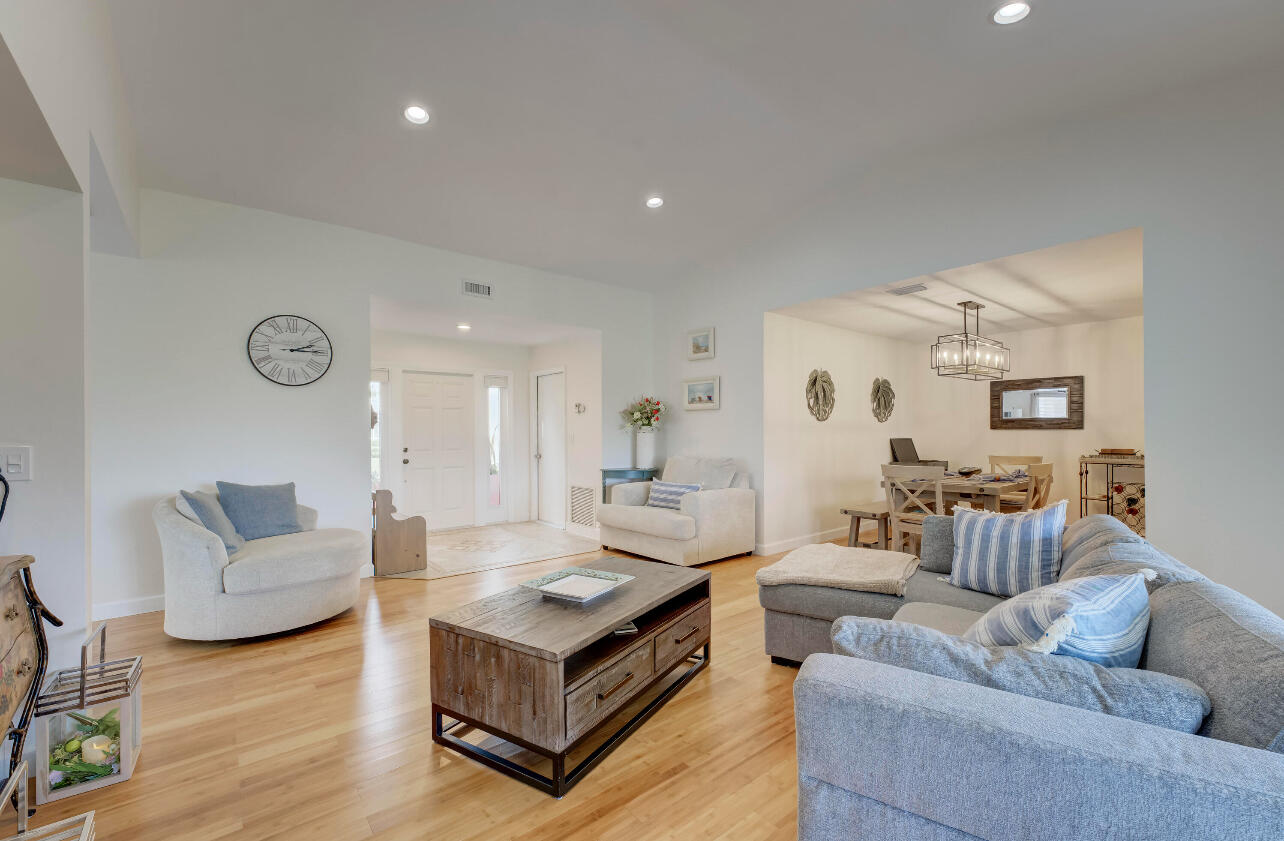 2918 SW Westlake Circle