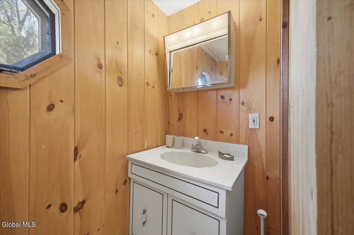 126 S Lake Abanakee Road