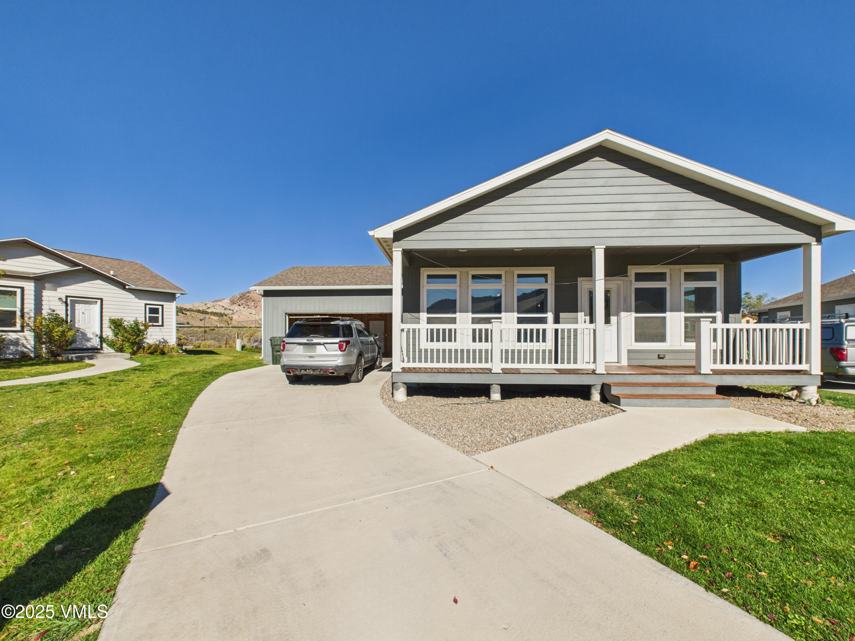 68 Salmon Loop