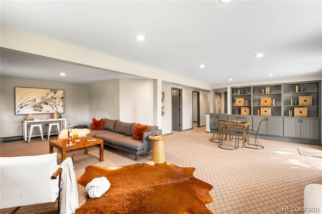 2907 Hiwan Drive