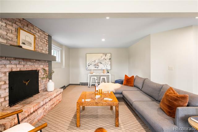 2907 Hiwan Drive