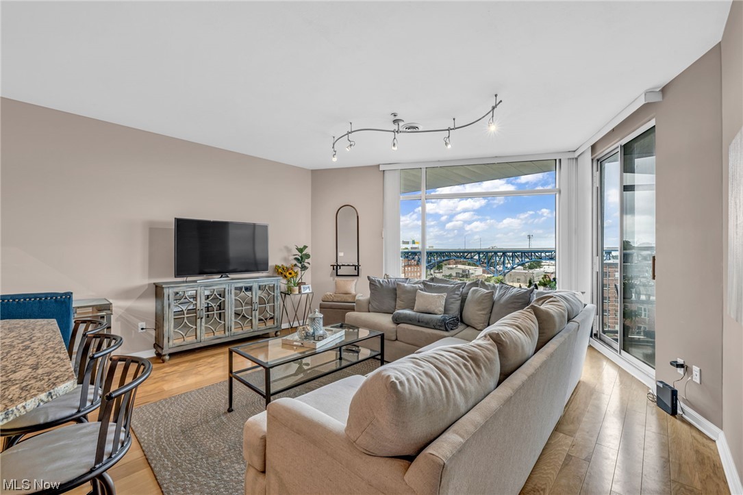 1237 Washington Avenue 1110