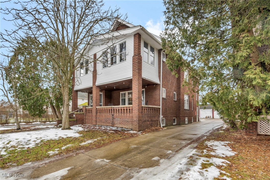 14615 Leonard Avenue