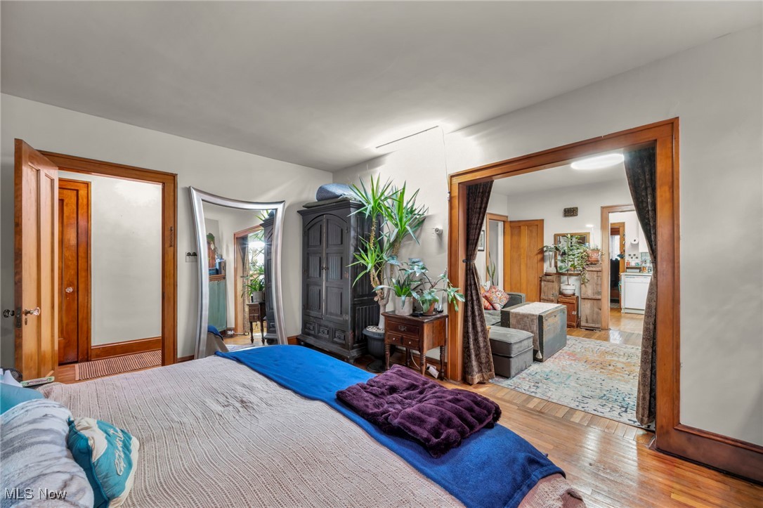 14615 Leonard Avenue