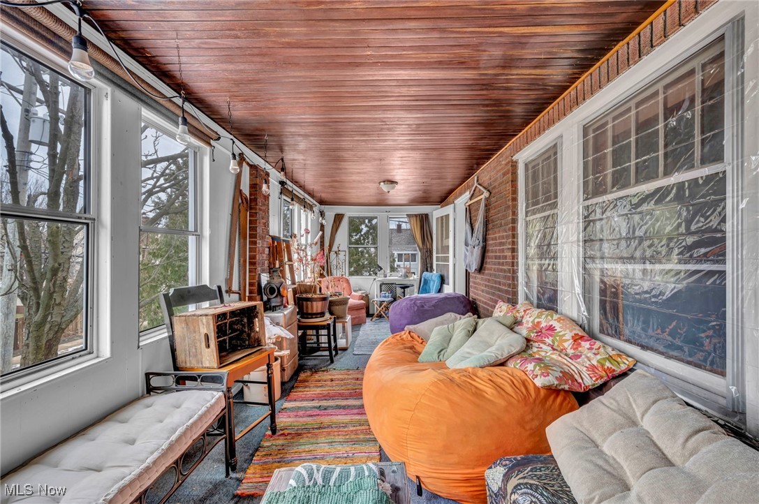 14615 Leonard Avenue