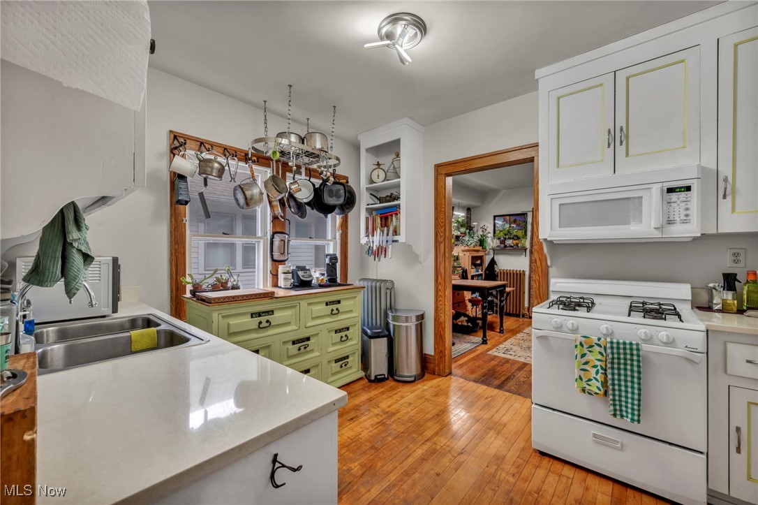 14615 Leonard Avenue