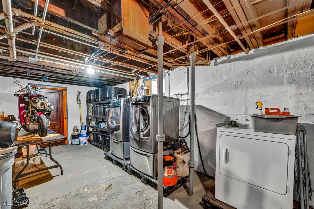 14615 Leonard Avenue