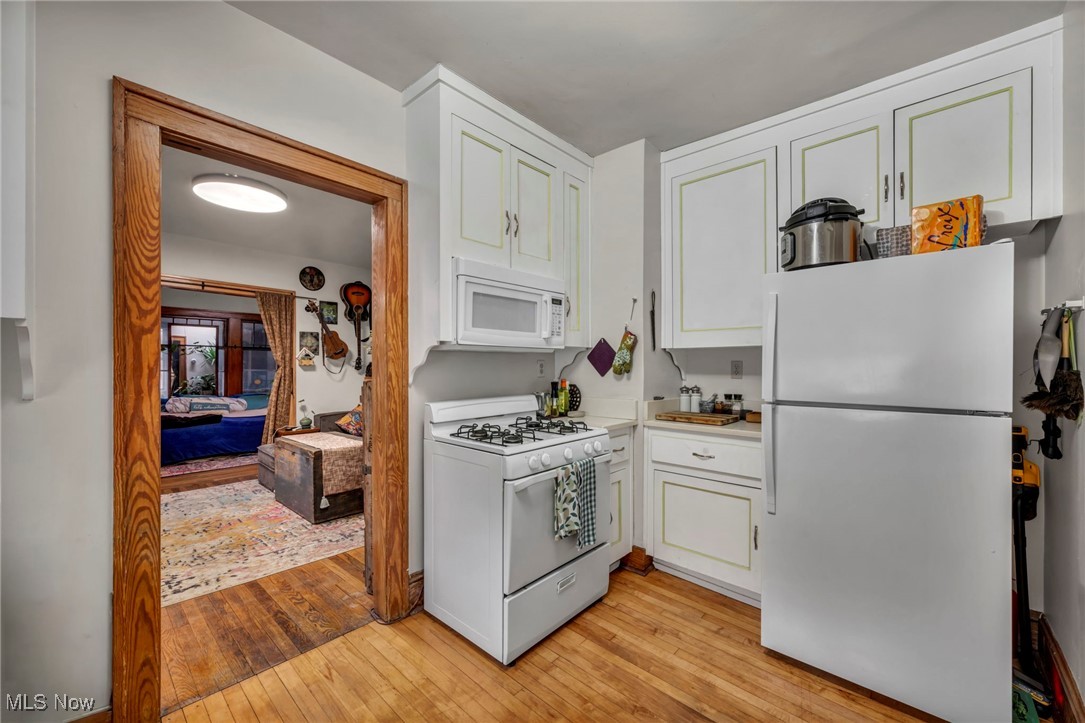 14615 Leonard Avenue