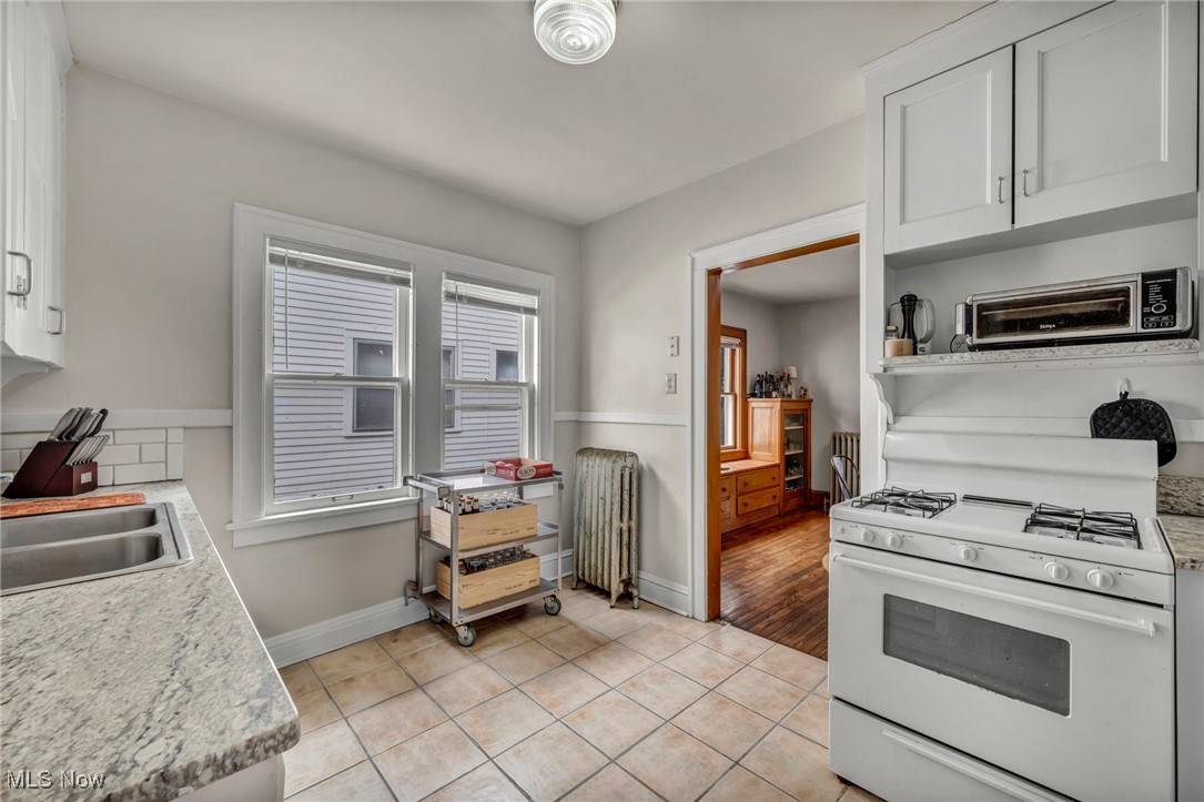 14615 Leonard Avenue