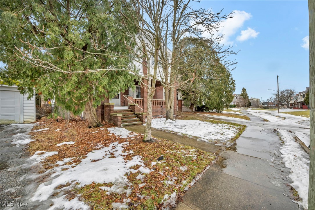 14615 Leonard Avenue