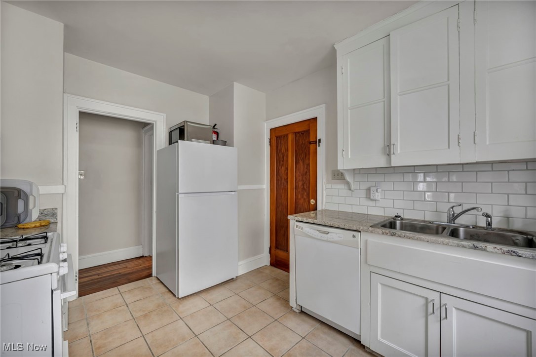 14615 Leonard Avenue