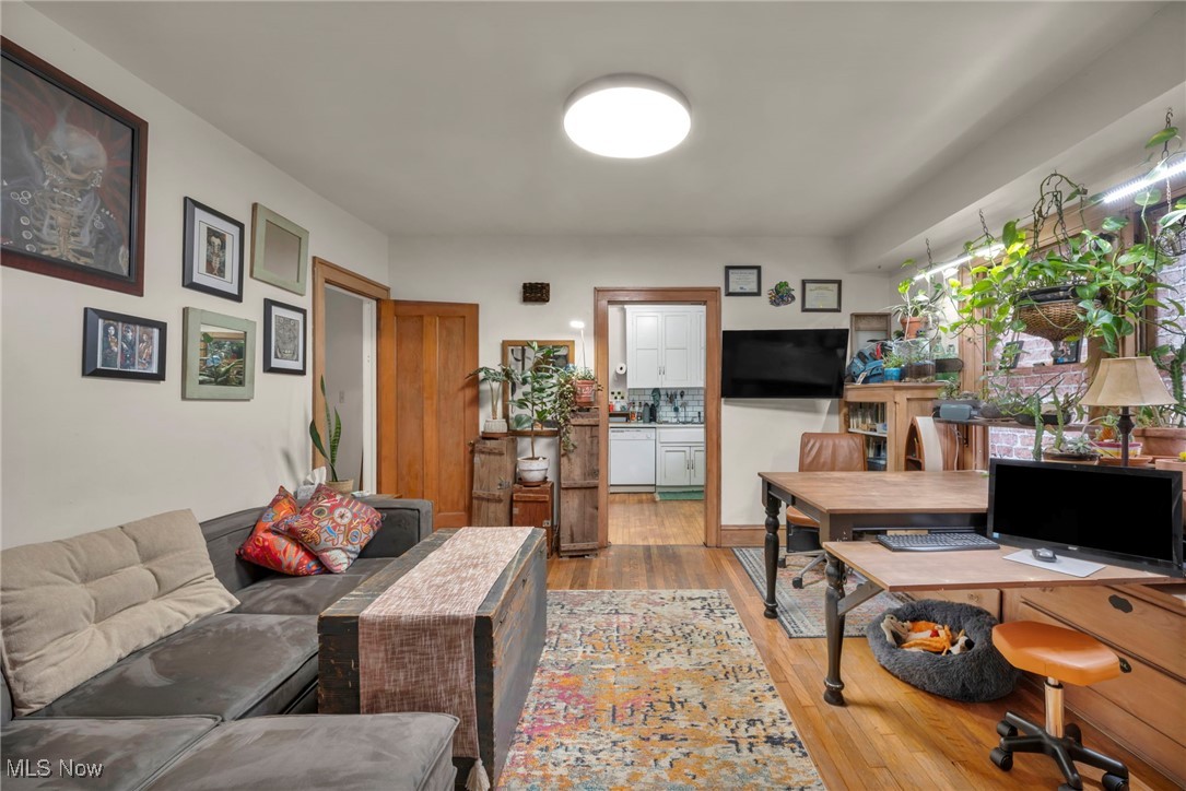 14615 Leonard Avenue