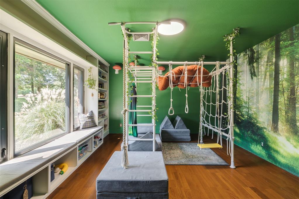 2917 Cedar Oak Drive