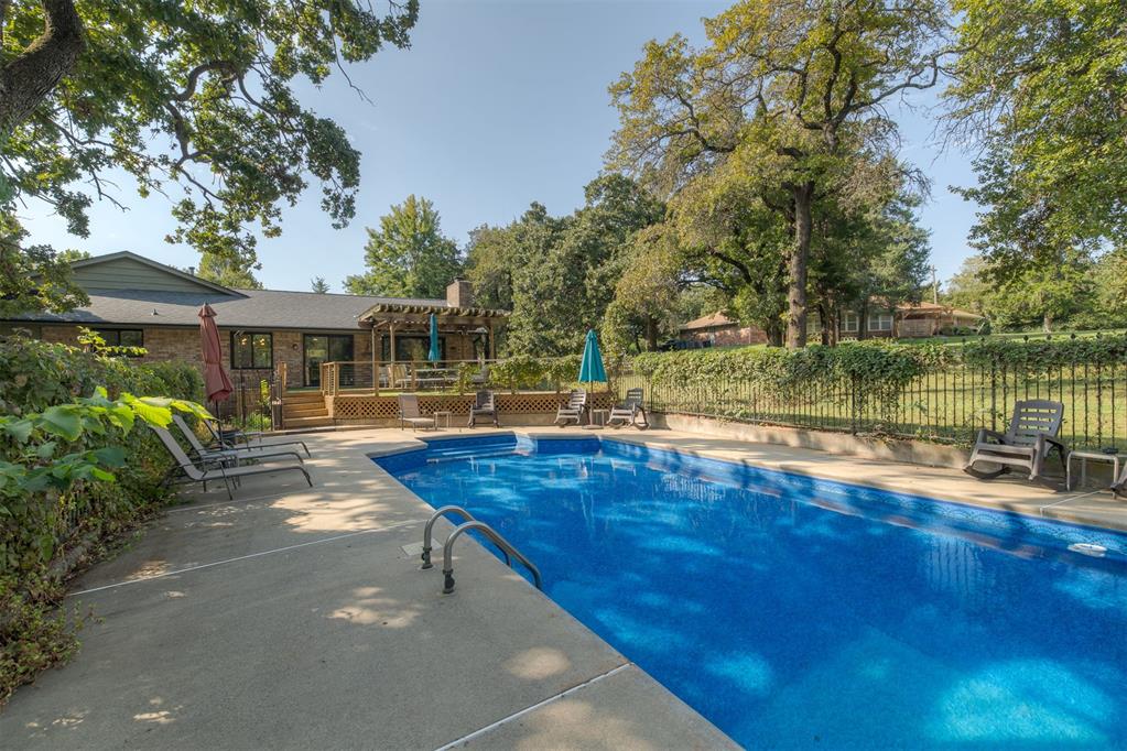 2917 Cedar Oak Drive