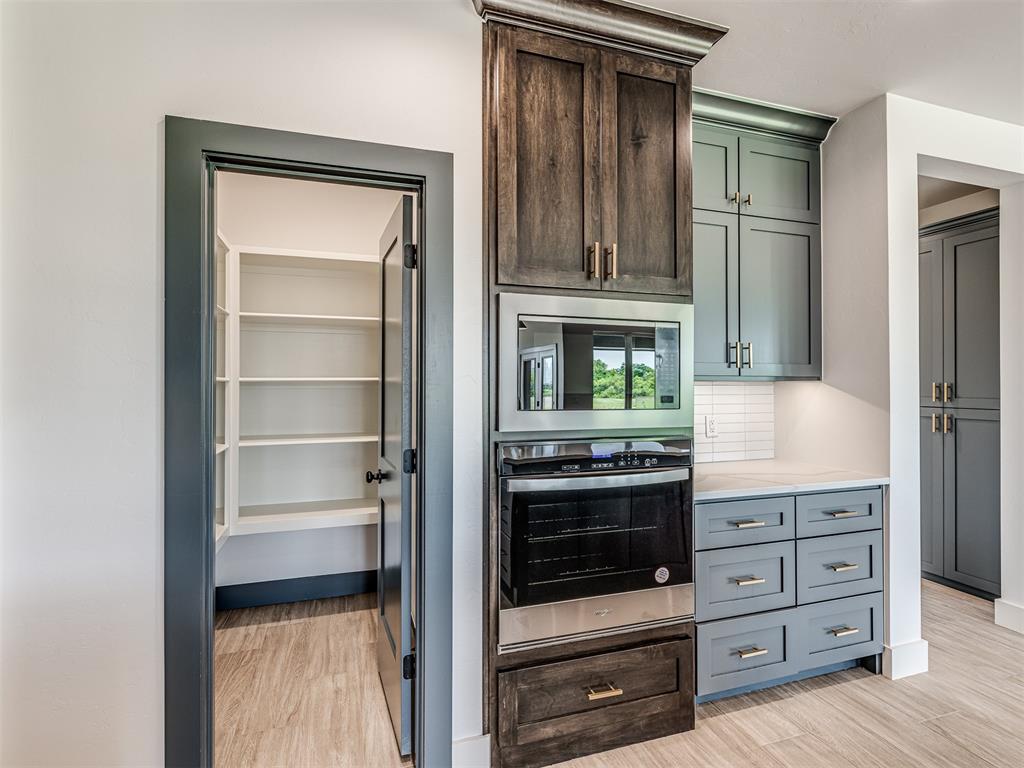 6881 Lake View Court