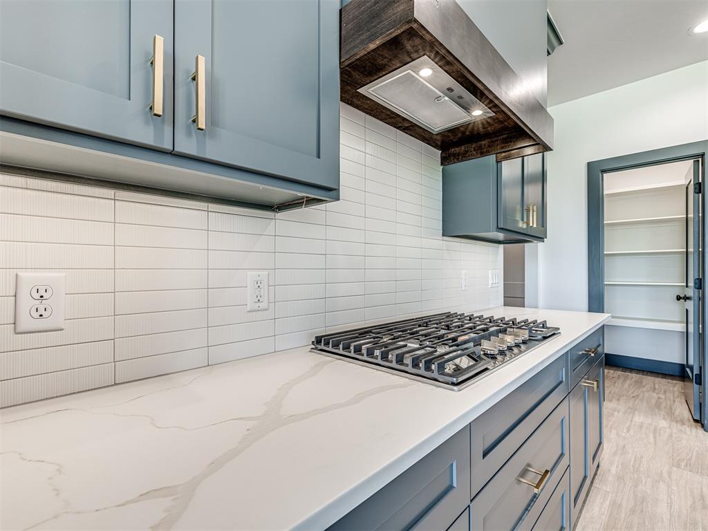 6881 Lake View Court