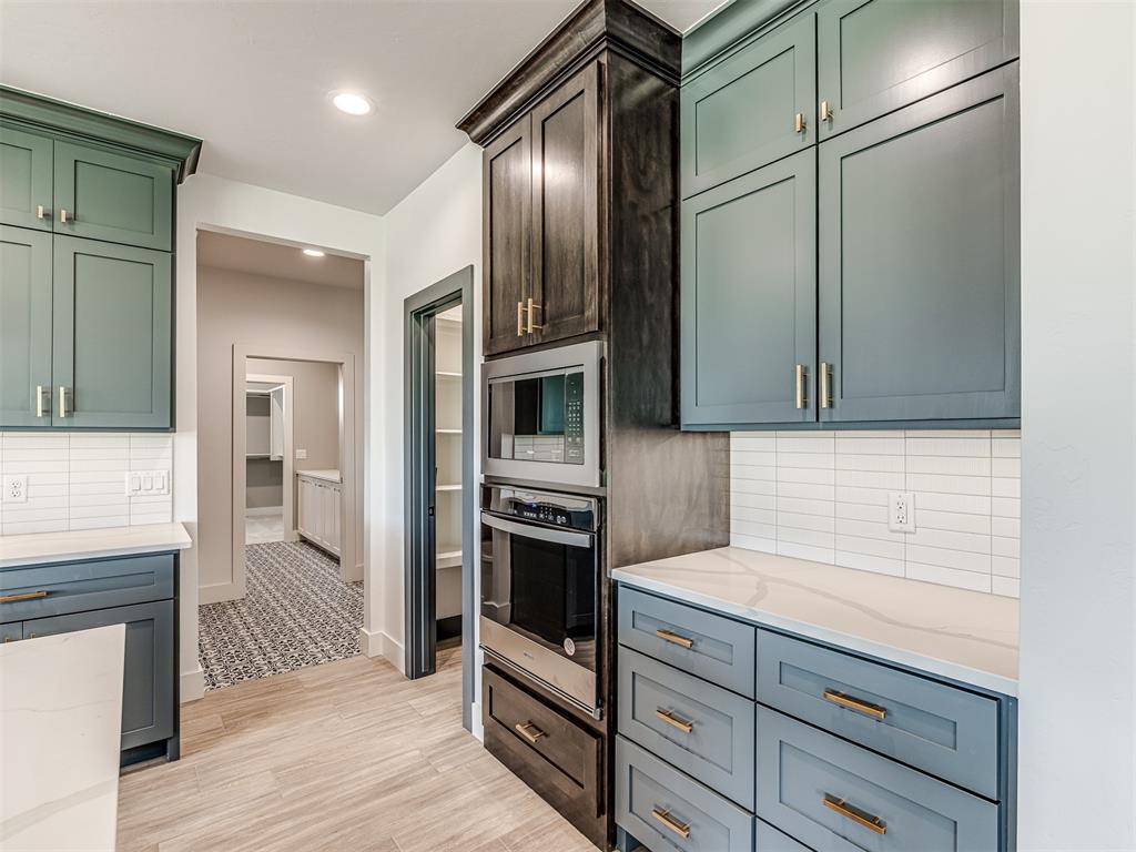 6881 Lake View Court
