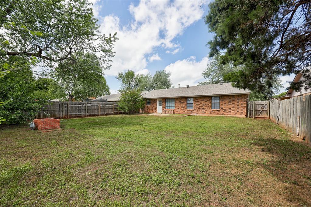 910 W Kyle Way