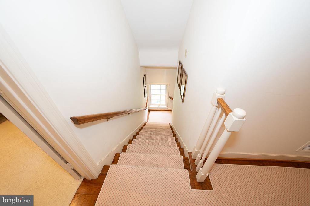 1109 BRYNLAWN ROAD
