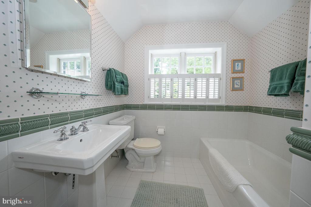 1109 BRYNLAWN ROAD