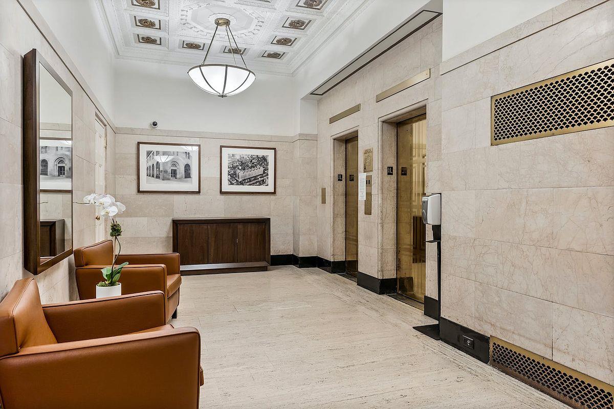 465 W 23RD Street 19D