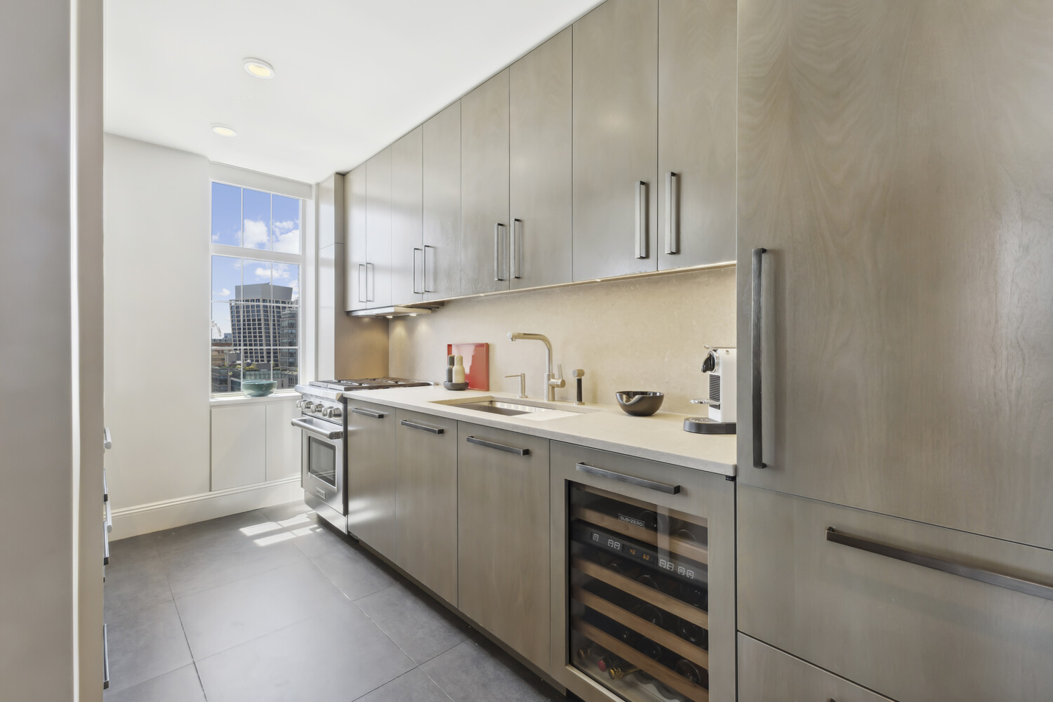 465 W 23RD Street 19D