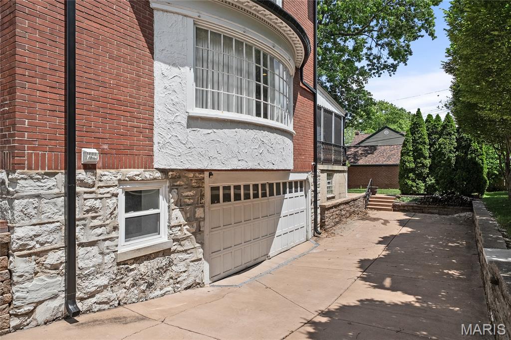 582 S Berry Road