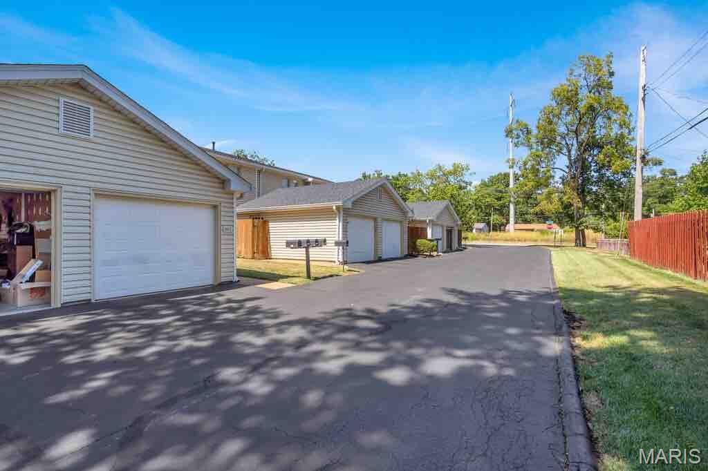 1011 Brooksgate Manor Drive