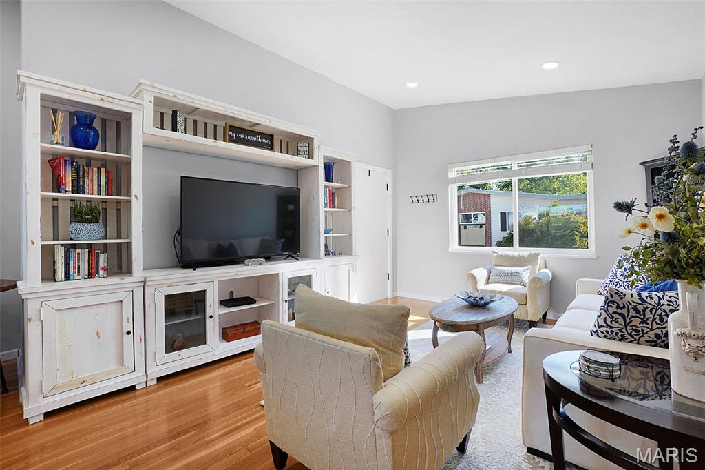 109 E Washington Avenue Unit: 2S